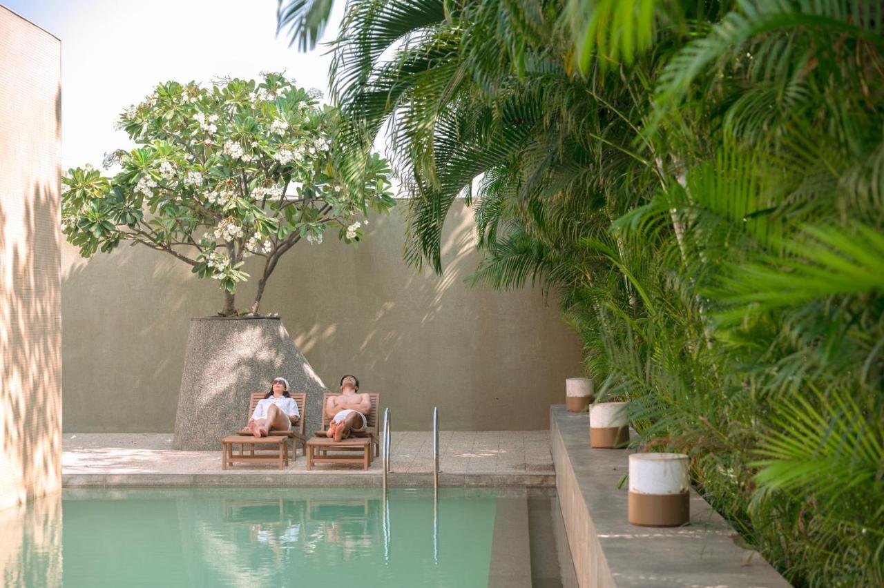 Life At Repose- Lake Villas Resort & Club Chor Warodra Exteriör bild