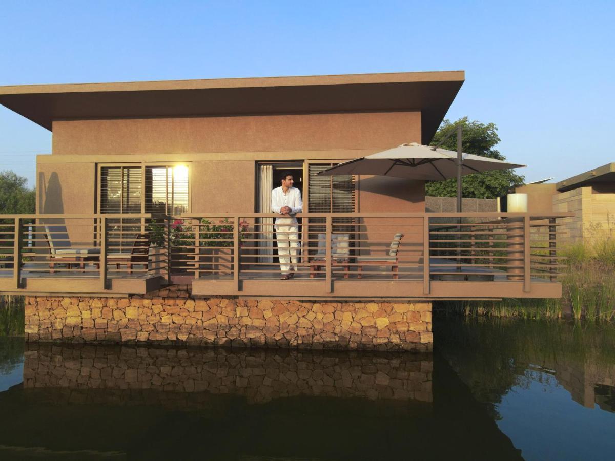 Life At Repose- Lake Villas Resort & Club Chor Warodra Exteriör bild