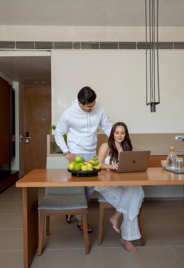 Life At Repose- Lake Villas Resort & Club Chor Warodra Exteriör bild