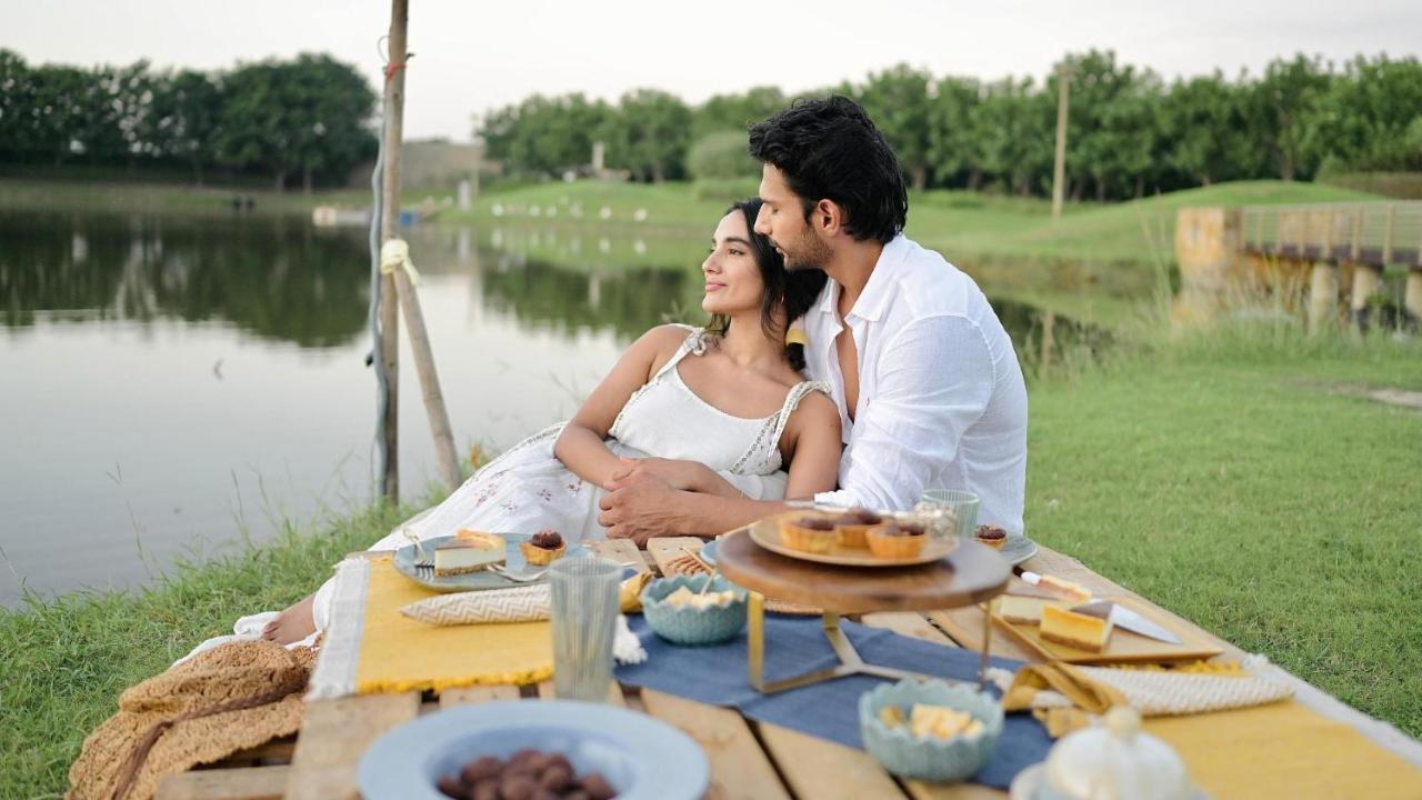 Life At Repose- Lake Villas Resort & Club Chor Warodra Exteriör bild